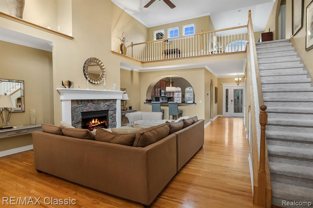 606 FLORENCE Court, Milford, MI 48381 — Photo 12