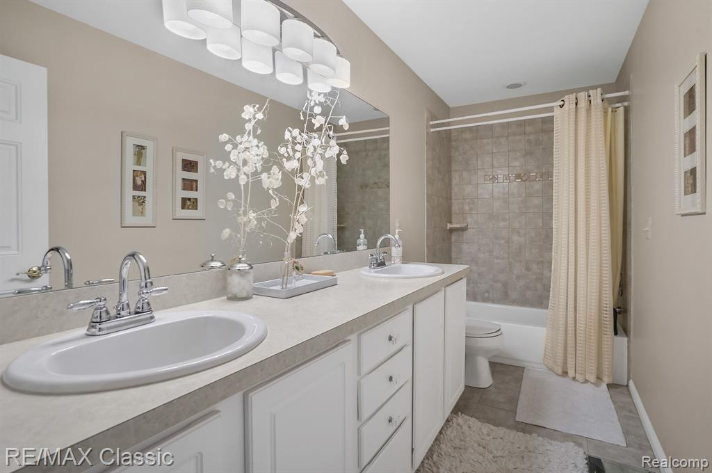 606 FLORENCE Court, Milford, MI 48381 — Photo 23