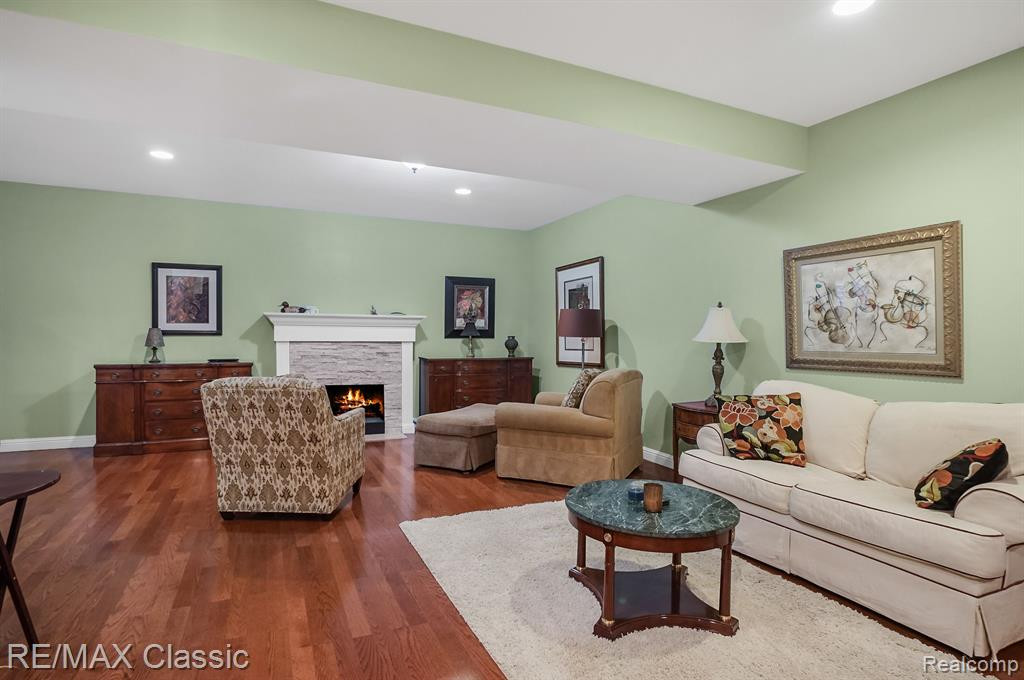 606 FLORENCE Court, Milford, MI 48381 — Photo 24