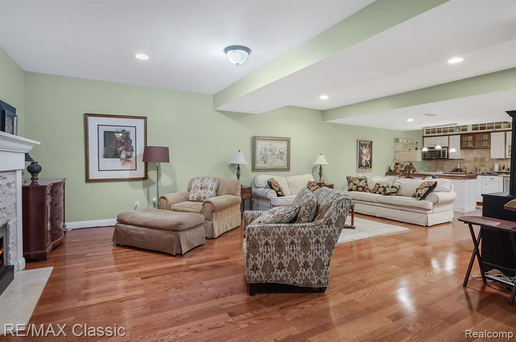 606 FLORENCE Court, Milford, MI 48381 — Photo 28