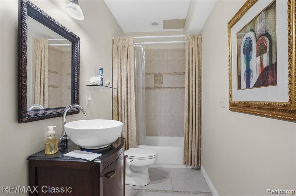 606 FLORENCE Court, Milford, MI 48381 — Photo 31