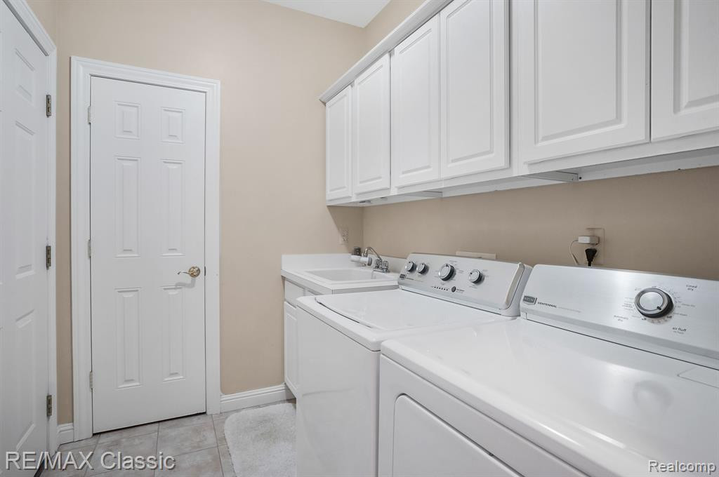 606 FLORENCE Court, Milford, MI 48381 — Photo 32