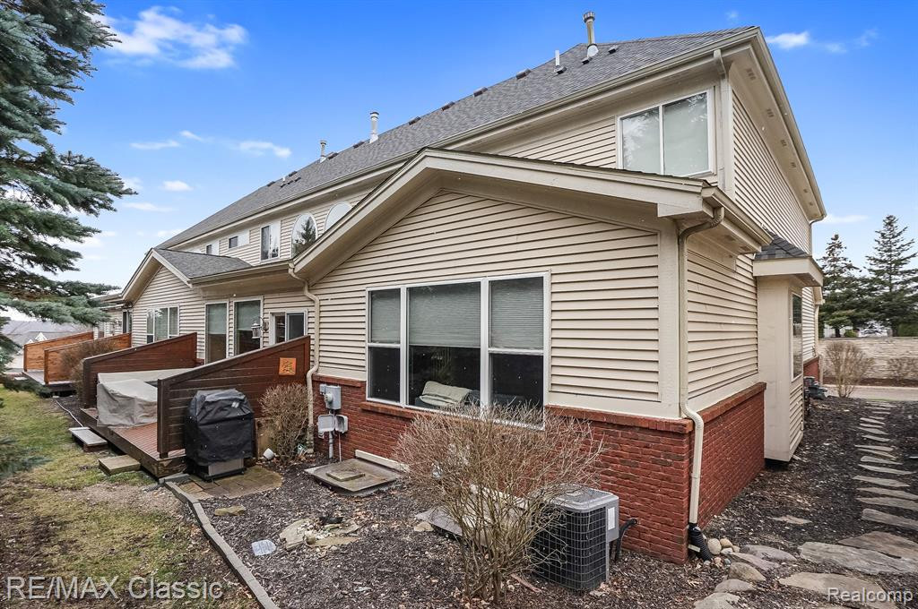 606 FLORENCE Court, Milford, MI 48381 — Photo 35