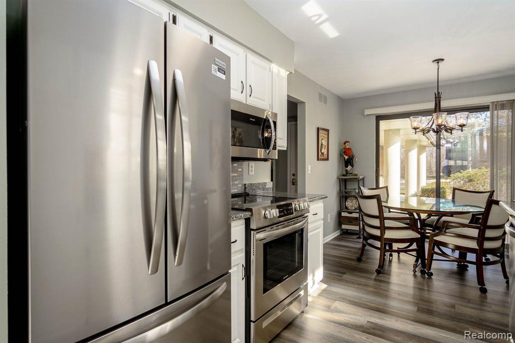 945 Wexford Way, Rochester Hills, MI 48307 — Photo 9