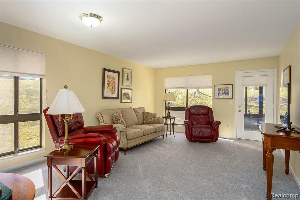 945 Wexford Way, Rochester Hills, MI 48307 — Photo 10