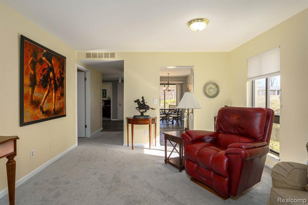 945 Wexford Way, Rochester Hills, MI 48307 — Photo 12