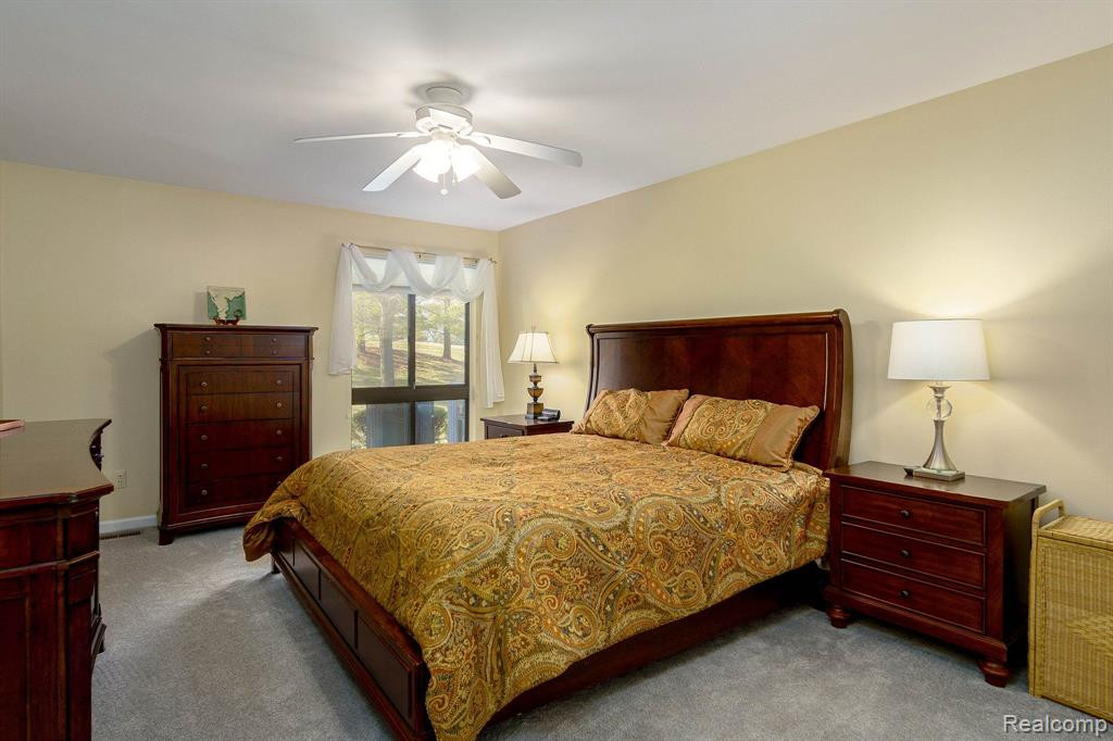 945 Wexford Way, Rochester Hills, MI 48307 — Photo 13