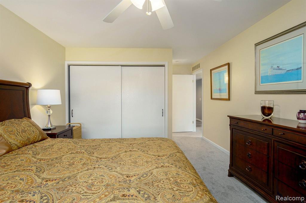 945 Wexford Way, Rochester Hills, MI 48307 — Photo 14