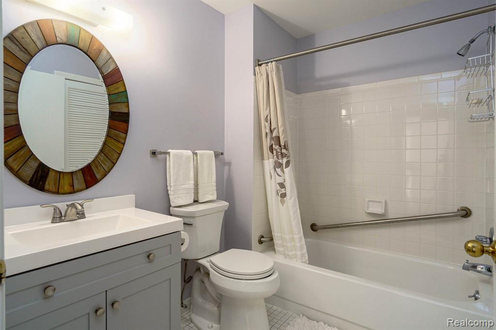 945 Wexford Way, Rochester Hills, MI 48307 — Photo 19