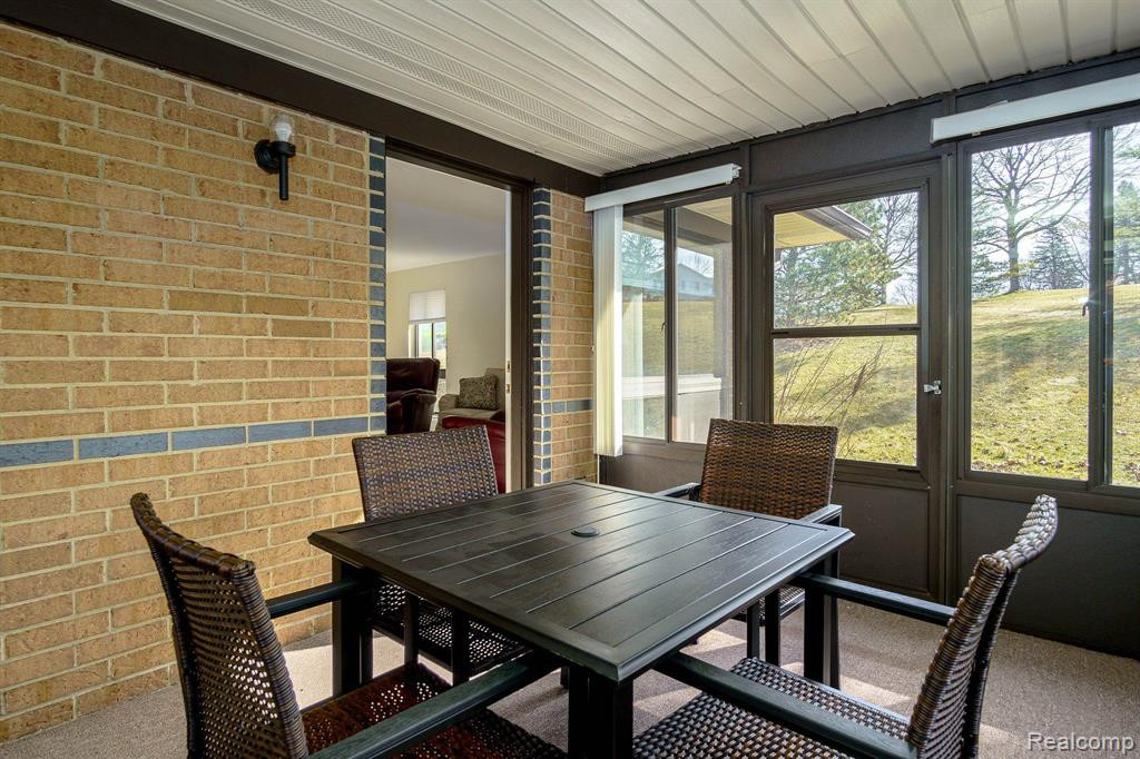 945 Wexford Way, Rochester Hills, MI 48307 — Photo 22