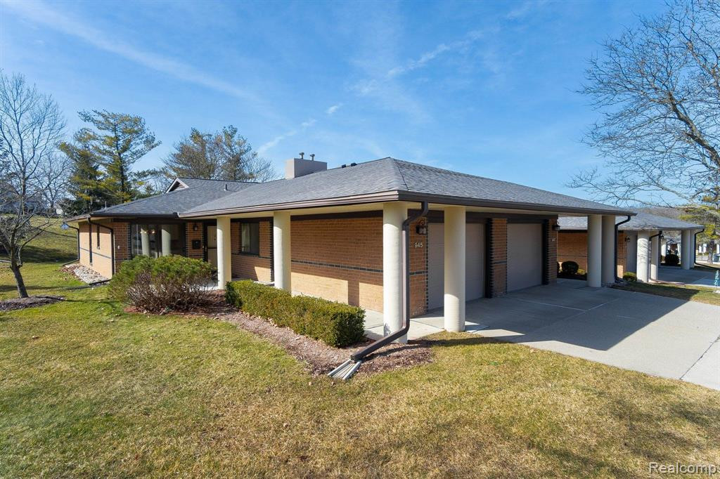 945 Wexford Way, Rochester Hills, MI 48307 — Photo 24
