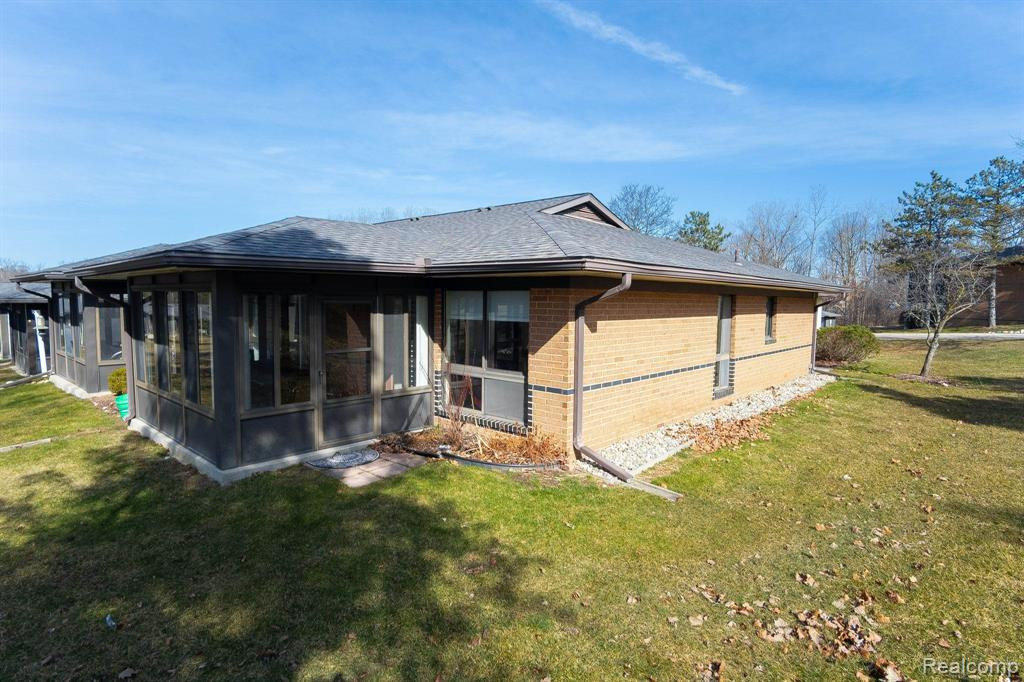 945 Wexford Way, Rochester Hills, MI 48307 — Photo 25
