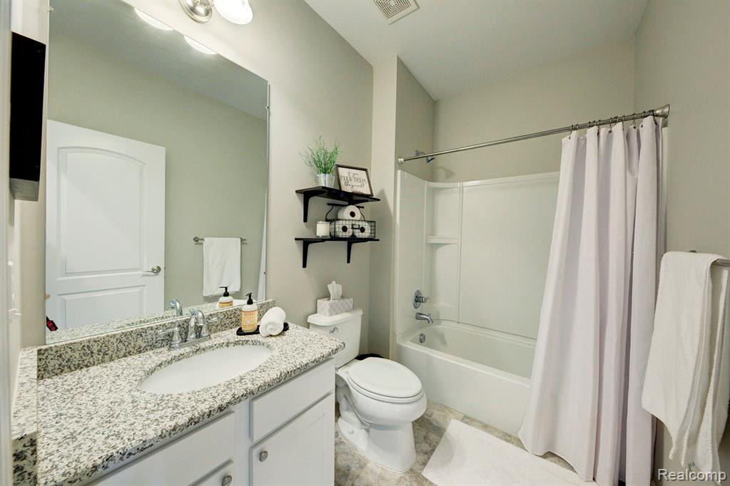 51176 Glen Hollow Avenue, Canton, MI 48188 — Photo 9