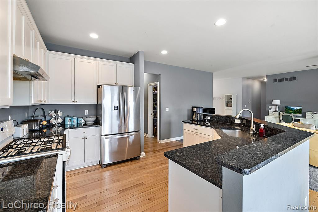 860 WATERSMEET Drive, Oxford, MI 48371 — Photo 8
