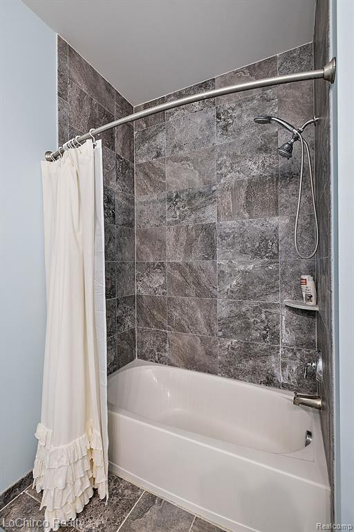 860 WATERSMEET Drive, Oxford, MI 48371 — Photo 13