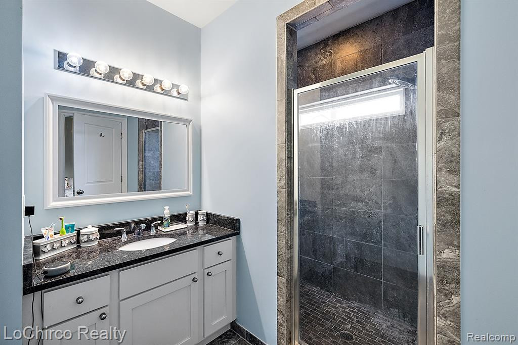 860 WATERSMEET Drive, Oxford, MI 48371 — Photo 16
