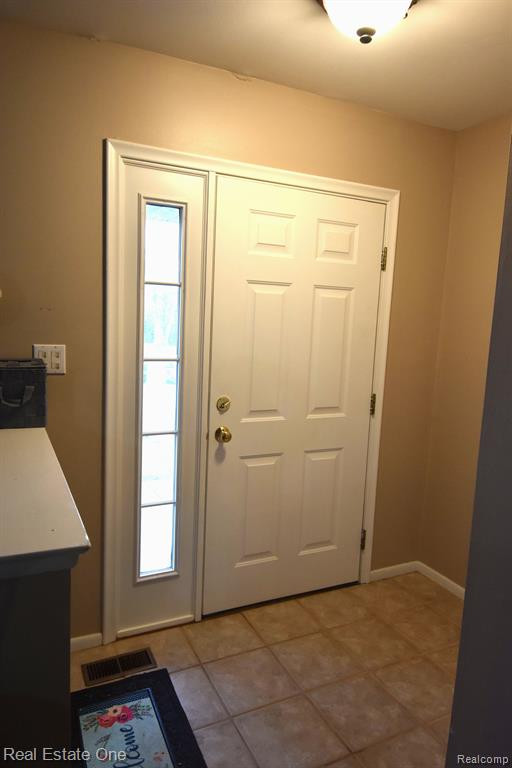 9017 Andrew Drive, Brighton, MI 48114 — Photo 2