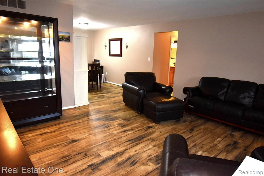 9017 Andrew Drive, Brighton, MI 48114 — Photo 3
