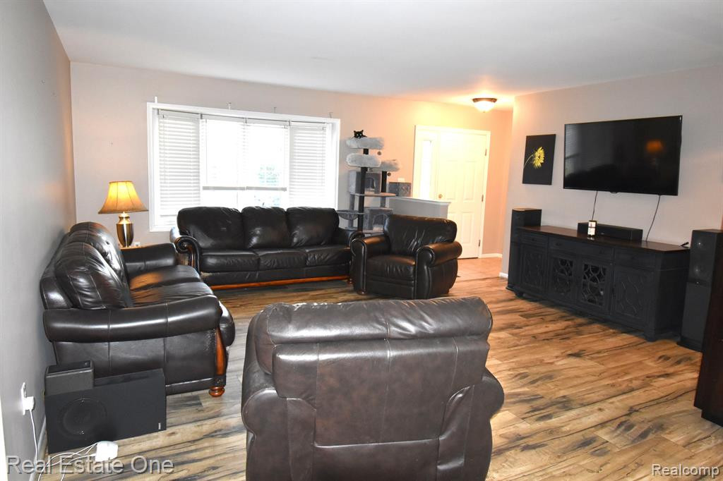 9017 Andrew Drive, Brighton, MI 48114 — Photo 4