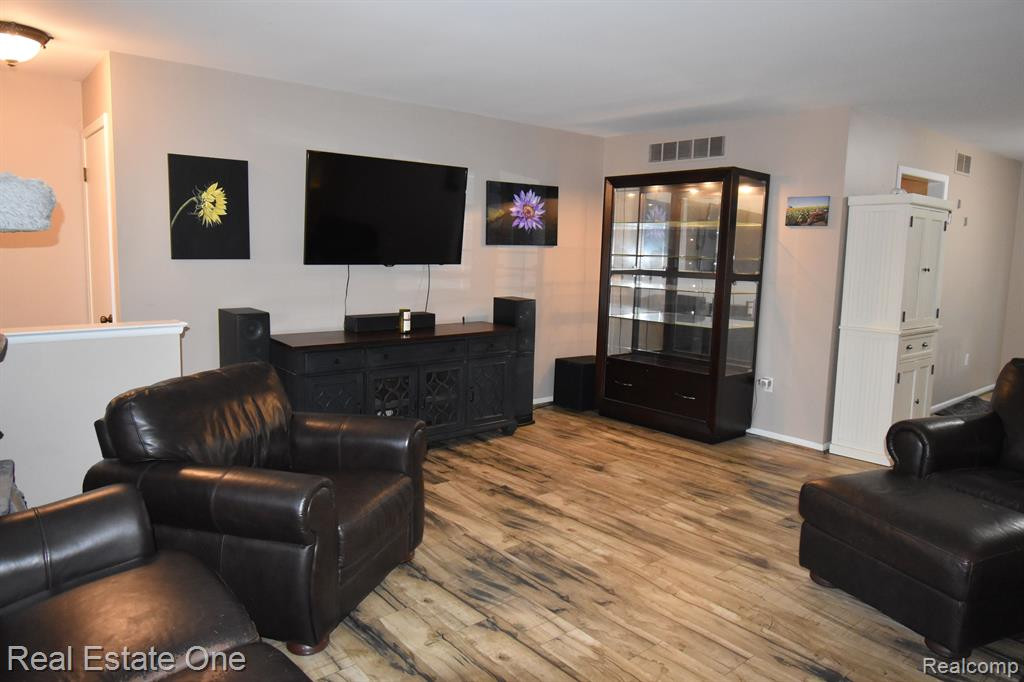 9017 Andrew Drive, Brighton, MI 48114 — Photo 5
