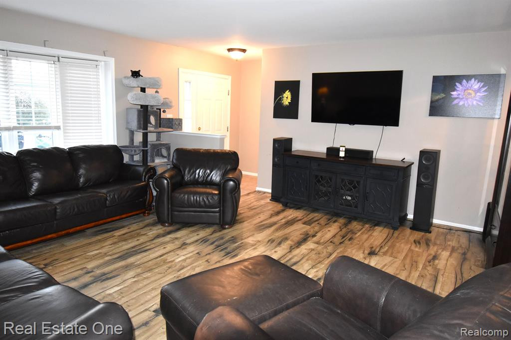 9017 Andrew Drive, Brighton, MI 48114 — Photo 8
