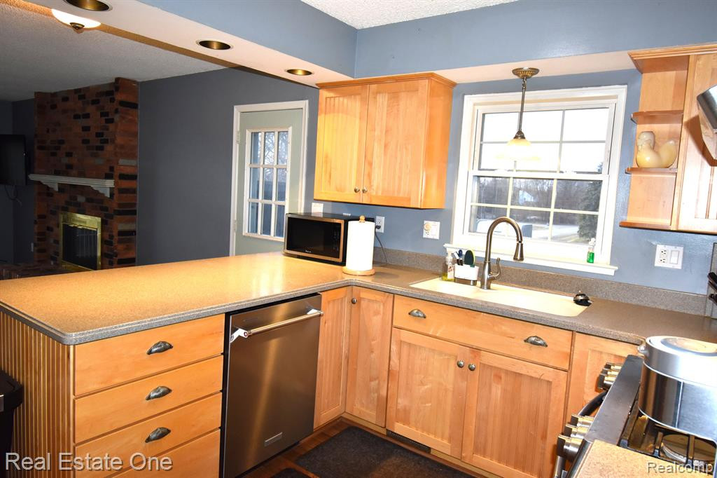 9017 Andrew Drive, Brighton, MI 48114 — Photo 14