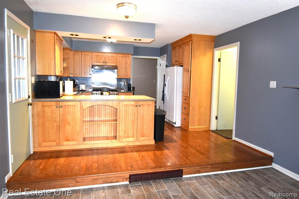 9017 Andrew Drive, Brighton, MI 48114 — Photo 17