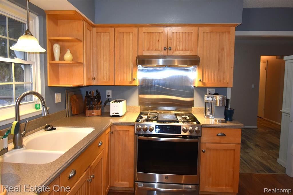 9017 Andrew Drive, Brighton, MI 48114 — Photo 21