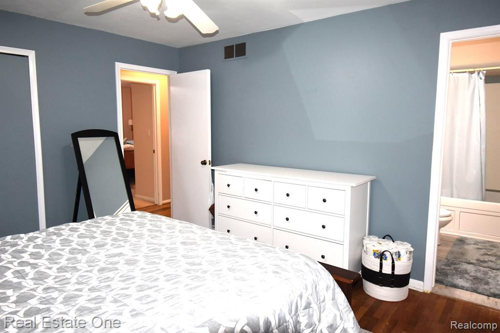 9017 Andrew Drive, Brighton, MI 48114 — Photo 32
