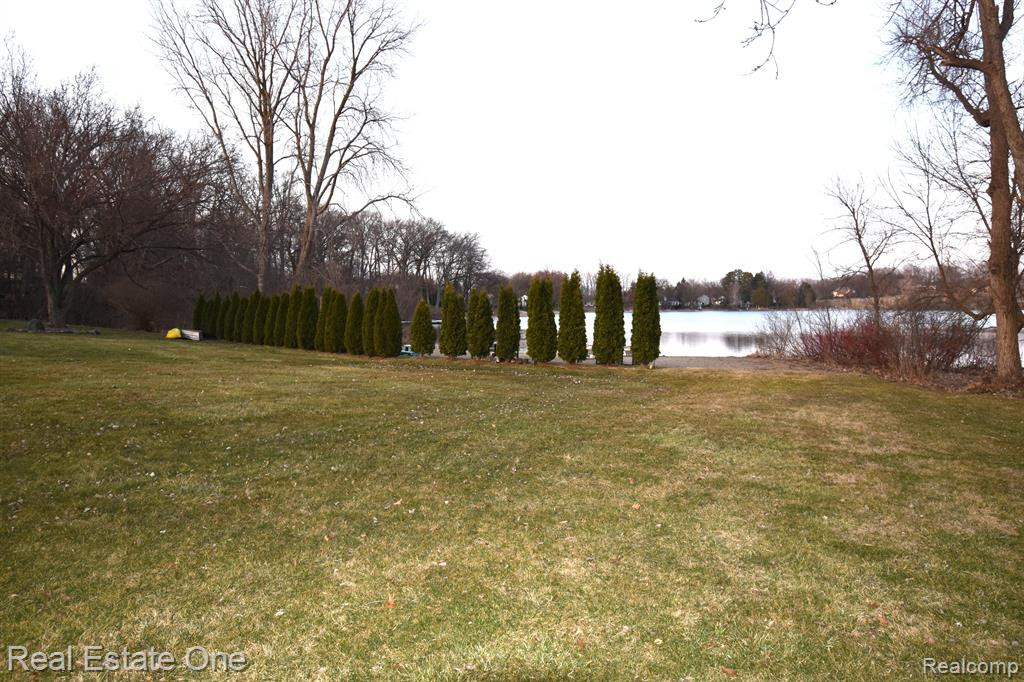 9017 Andrew Drive, Brighton, MI 48114 — Photo 47