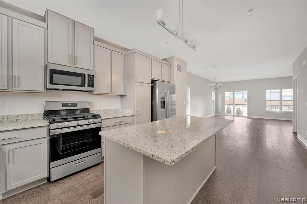 41604 ORIANNA Lane, 13, Novi, MI — Photo 15