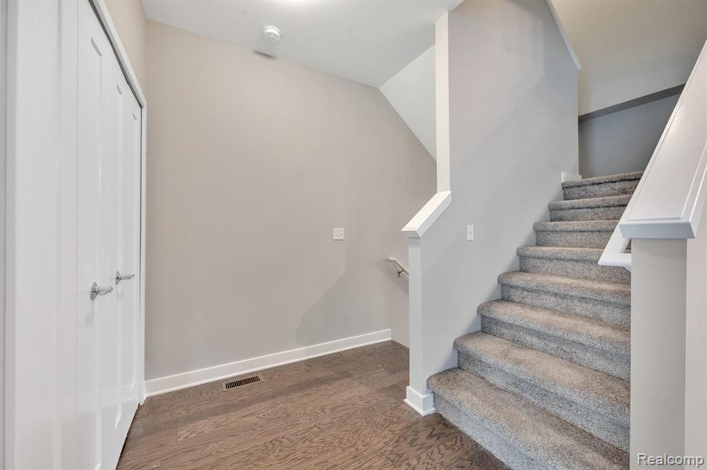 41604 ORIANNA Lane, 13, Novi, MI — Photo 35