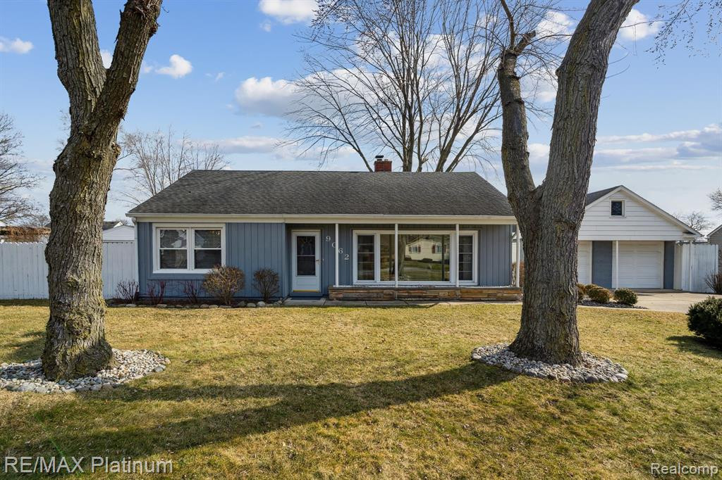 9062 BUTWELL Street, Livonia, MI 48150 — Photo 2
