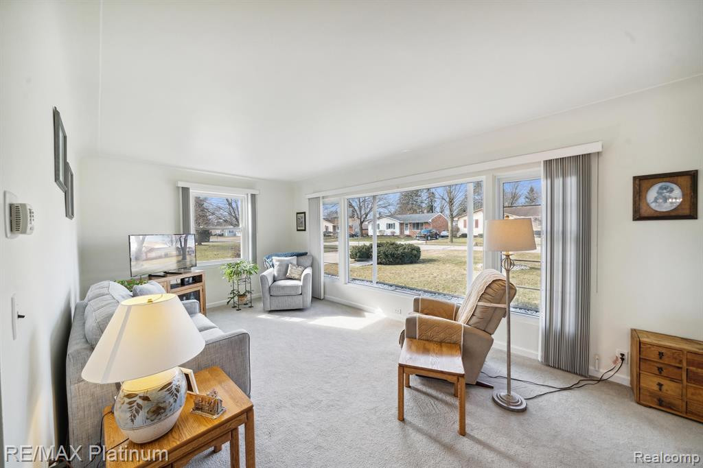 9062 BUTWELL Street, Livonia, MI 48150 — Photo 4