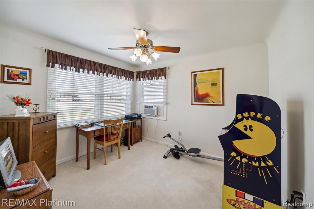 9062 BUTWELL Street, Livonia, MI 48150 — Photo 10