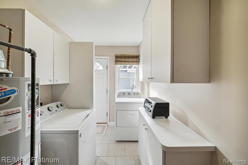 9062 BUTWELL Street, Livonia, MI 48150 — Photo 13