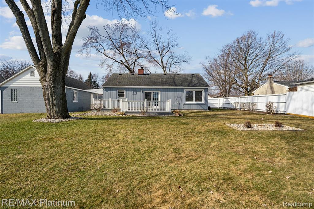 9062 BUTWELL Street, Livonia, MI 48150 — Photo 15