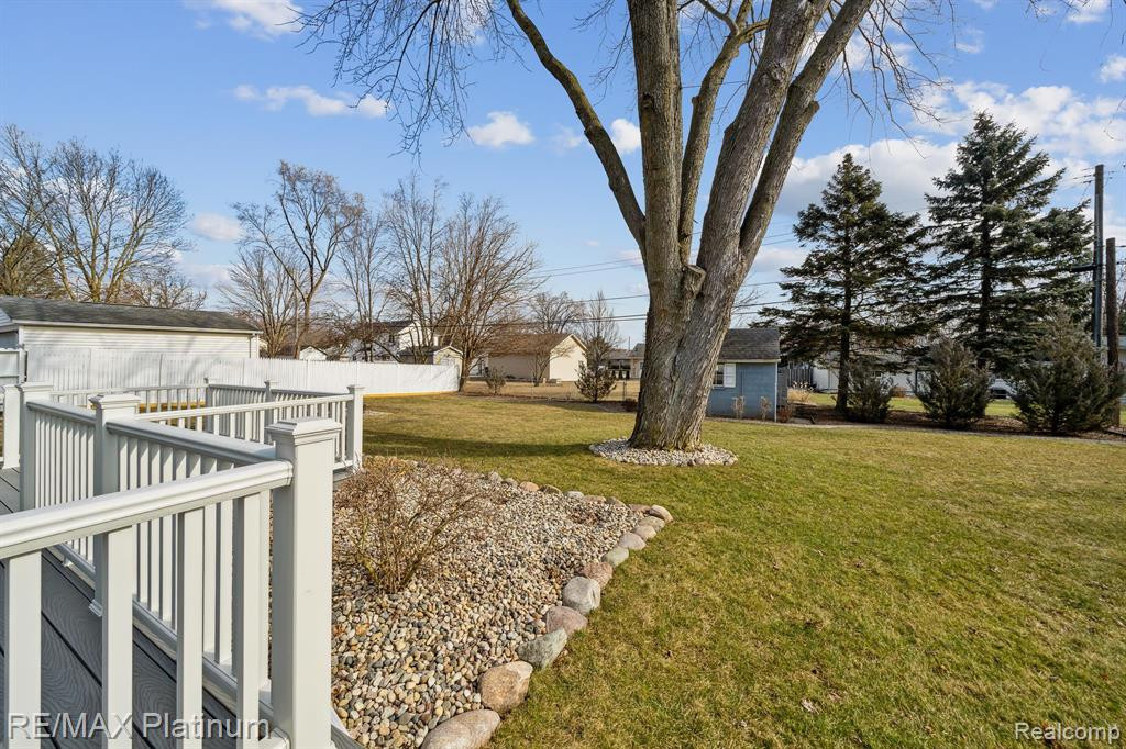 9062 BUTWELL Street, Livonia, MI 48150 — Photo 20