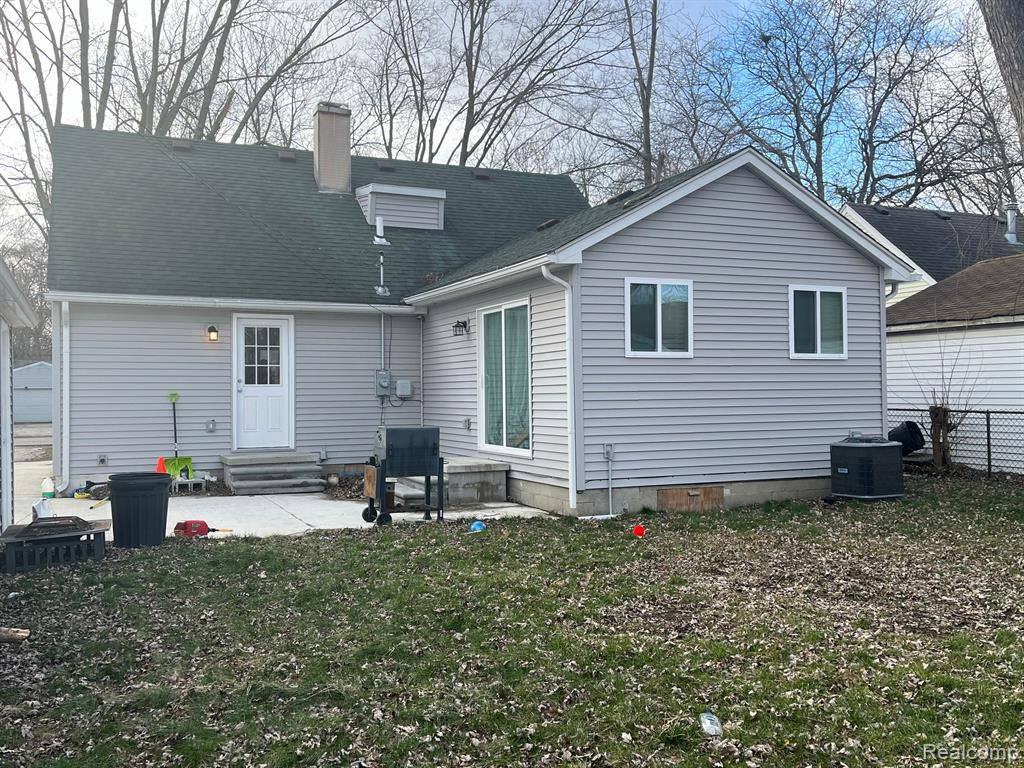 621 WOODLAWN Avenue, Ypsilanti, MI 48198 — Photo 17