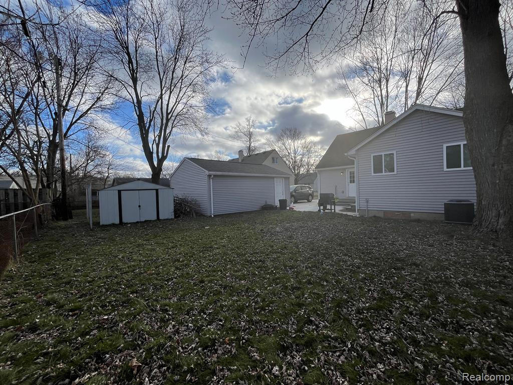 621 WOODLAWN Avenue, Ypsilanti, MI 48198 — Photo 18