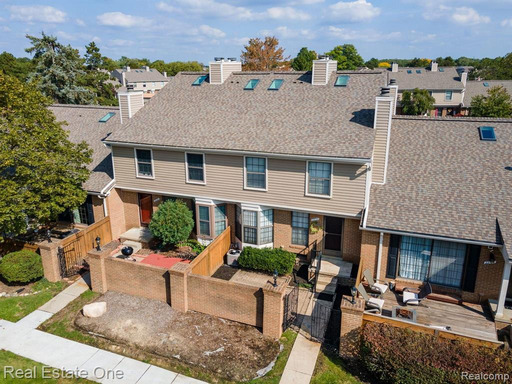 22122 EDGEWATER, Novi, MI — Photo 2