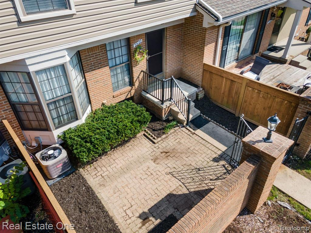 22122 EDGEWATER, Novi, MI — Photo 3