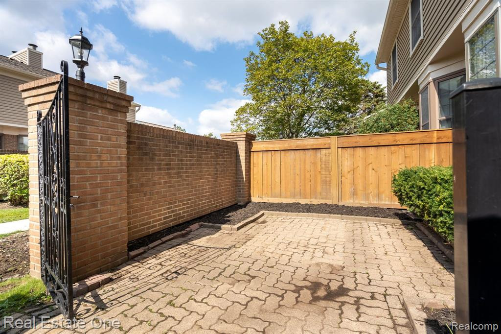 22122 EDGEWATER, Novi, MI — Photo 6