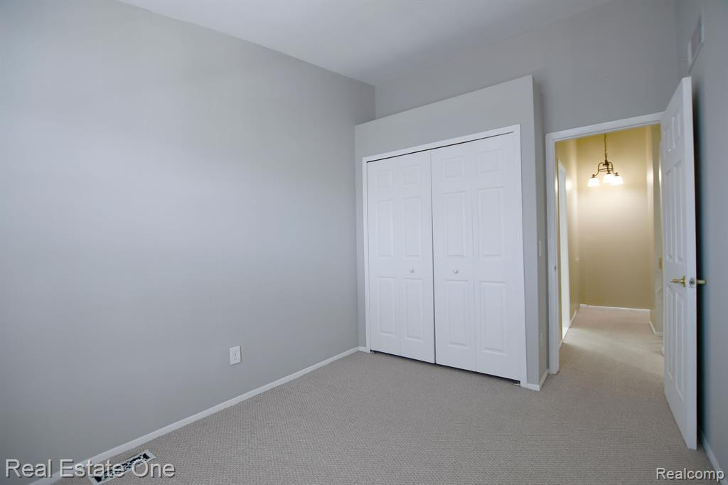 22122 EDGEWATER, Novi, MI — Photo 15