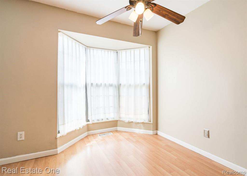 22122 EDGEWATER, Novi, MI — Photo 18