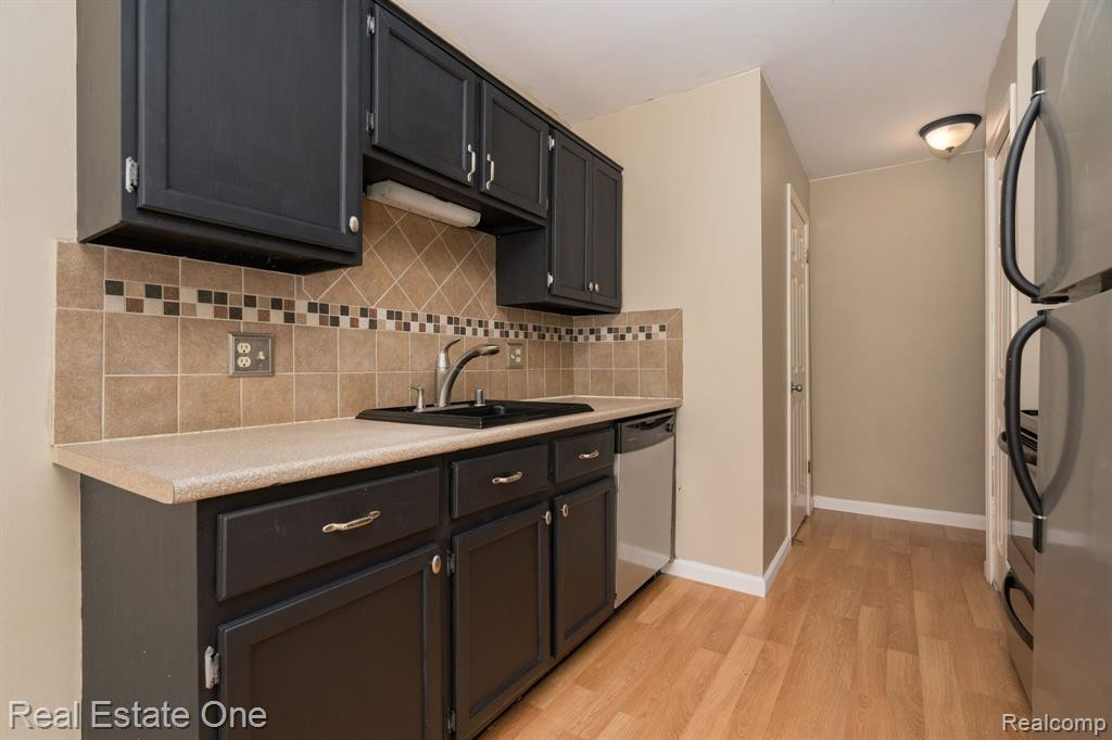 22122 EDGEWATER, Novi, MI — Photo 19