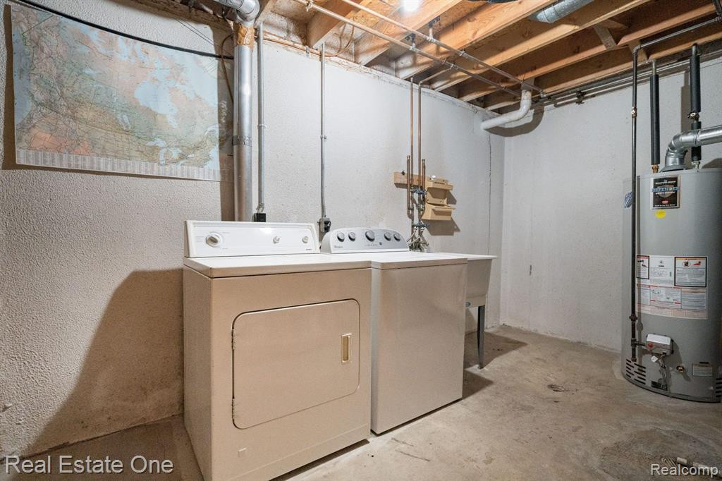 22122 EDGEWATER, Novi, MI — Photo 24