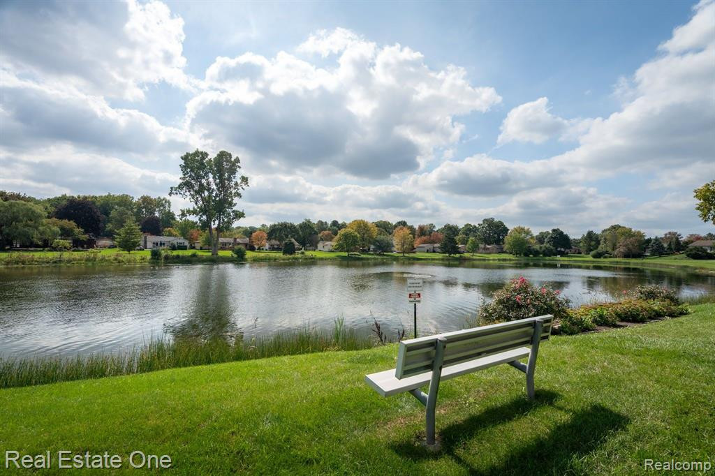 22122 EDGEWATER, Novi, MI — Photo 25