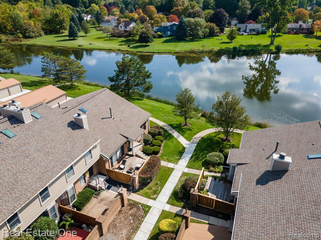 22122 EDGEWATER, Novi, MI — Photo 26