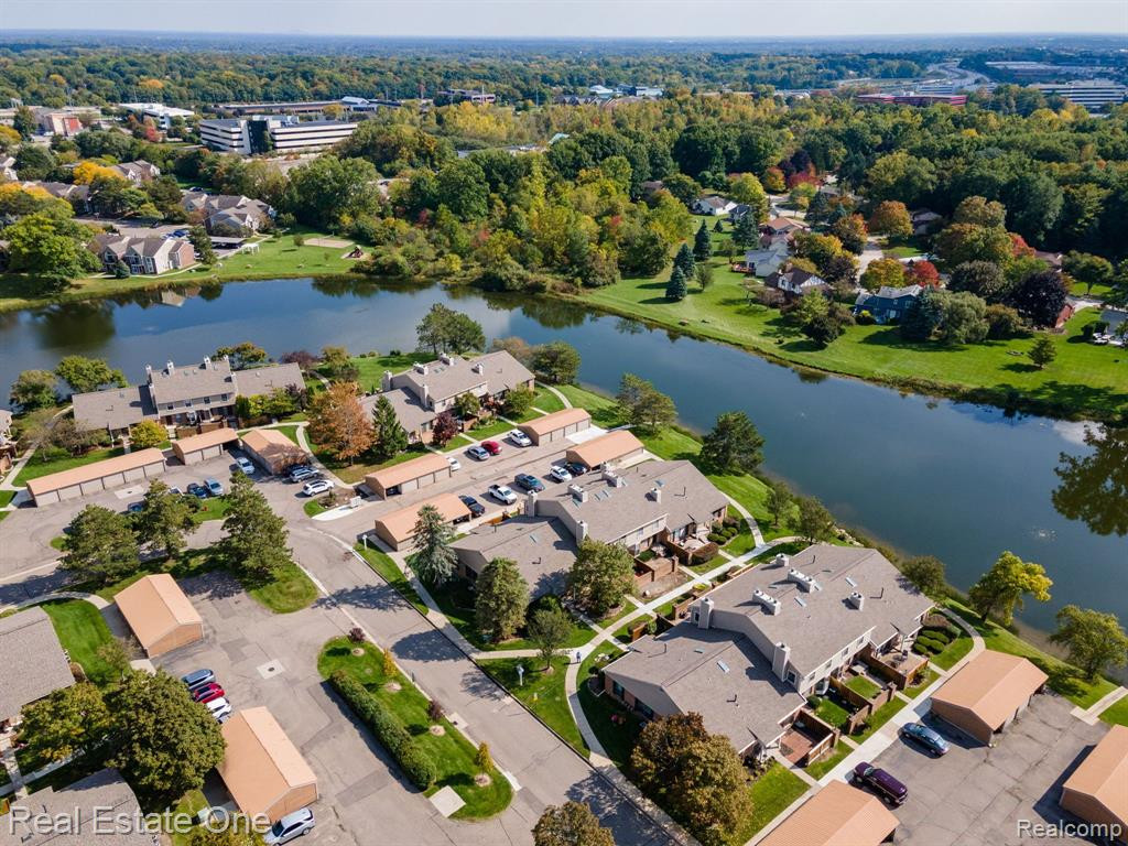 22122 EDGEWATER, Novi, MI — Photo 27